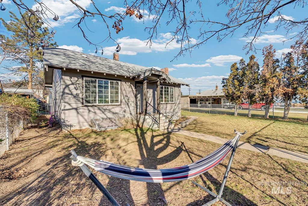 Photo of 111 19th Ave South Ave, Nampa, ID 83651 (MLS # 98971121)