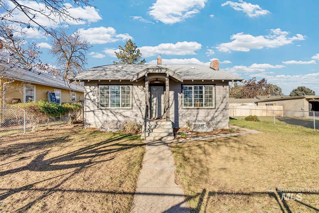 Photo of 111 19th Ave South Ave, Nampa, ID 83651 (MLS # 98971121)