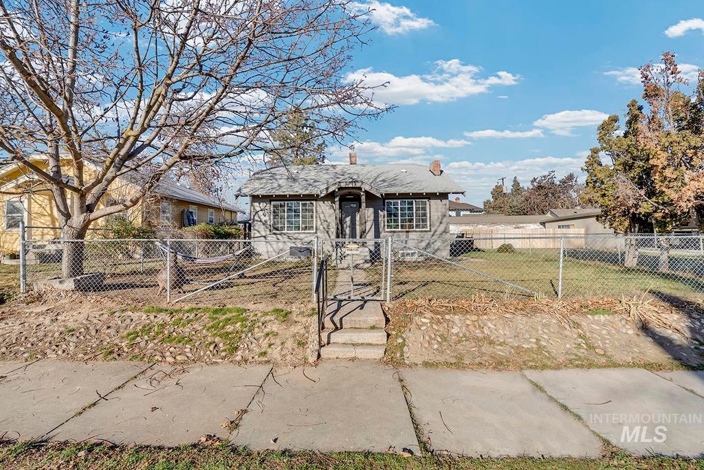 Photo of 111 19th Ave South Ave, Nampa, ID 83651 (MLS # 98971121)