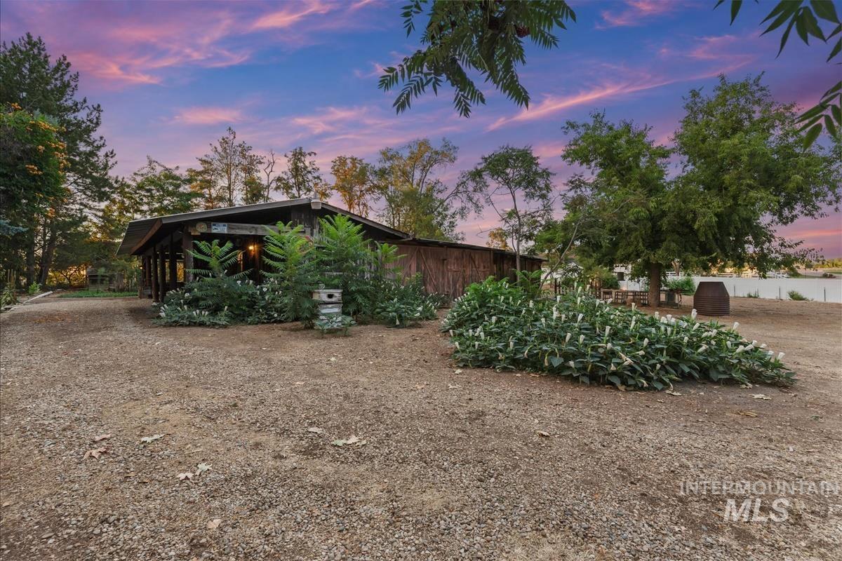 24096 Lansing Ln