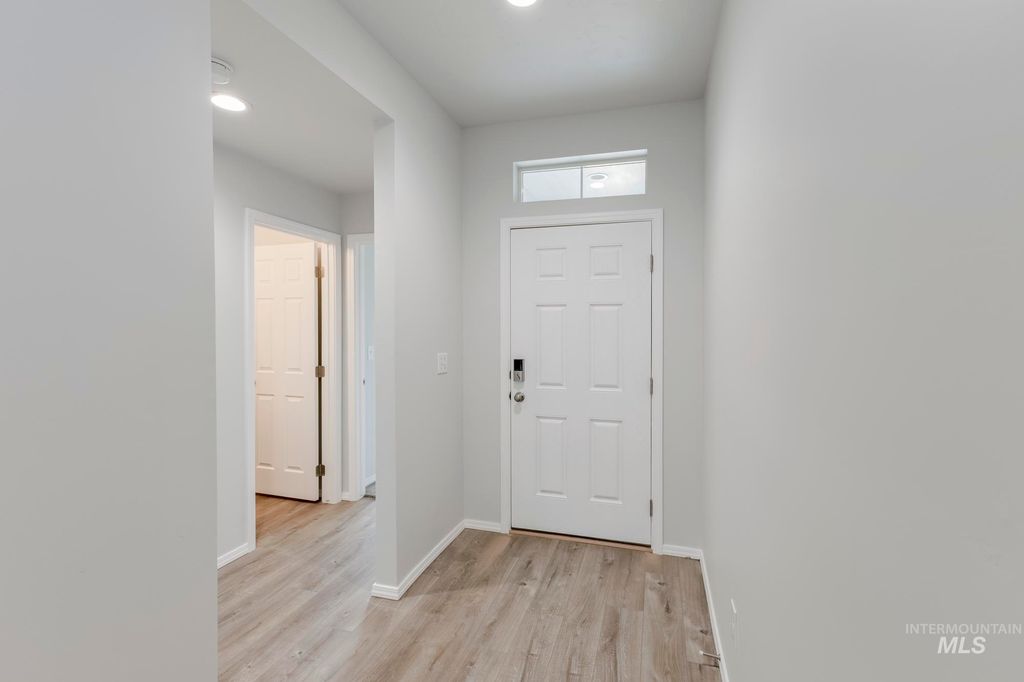 Photo of 1726 SW Besra Dr, Mountain Home, ID 83647 (MLS # 98955226)