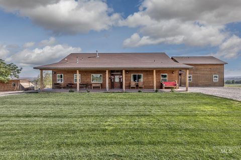 Photo of 2175 Graham Blvd, Vale, OR 97918 (MLS # 98949243)