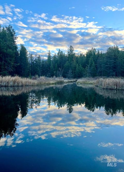 Photo of 211 Pointes Road, Cascade, ID 83611 (MLS # 98975731)