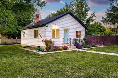 Photo of 2124 S Kerr St, Boise, ID 83705 (MLS # 98984295)