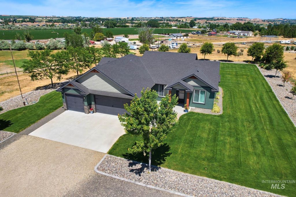 Photo of 4280 Hogg Rd, Homedale, ID 83628 (MLS # 98990775)