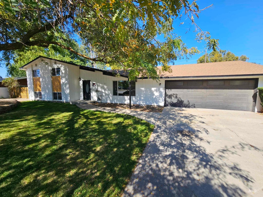 Photo of 307 Windsor Dr, Caldwell, ID 83605 (MLS # 99003415)