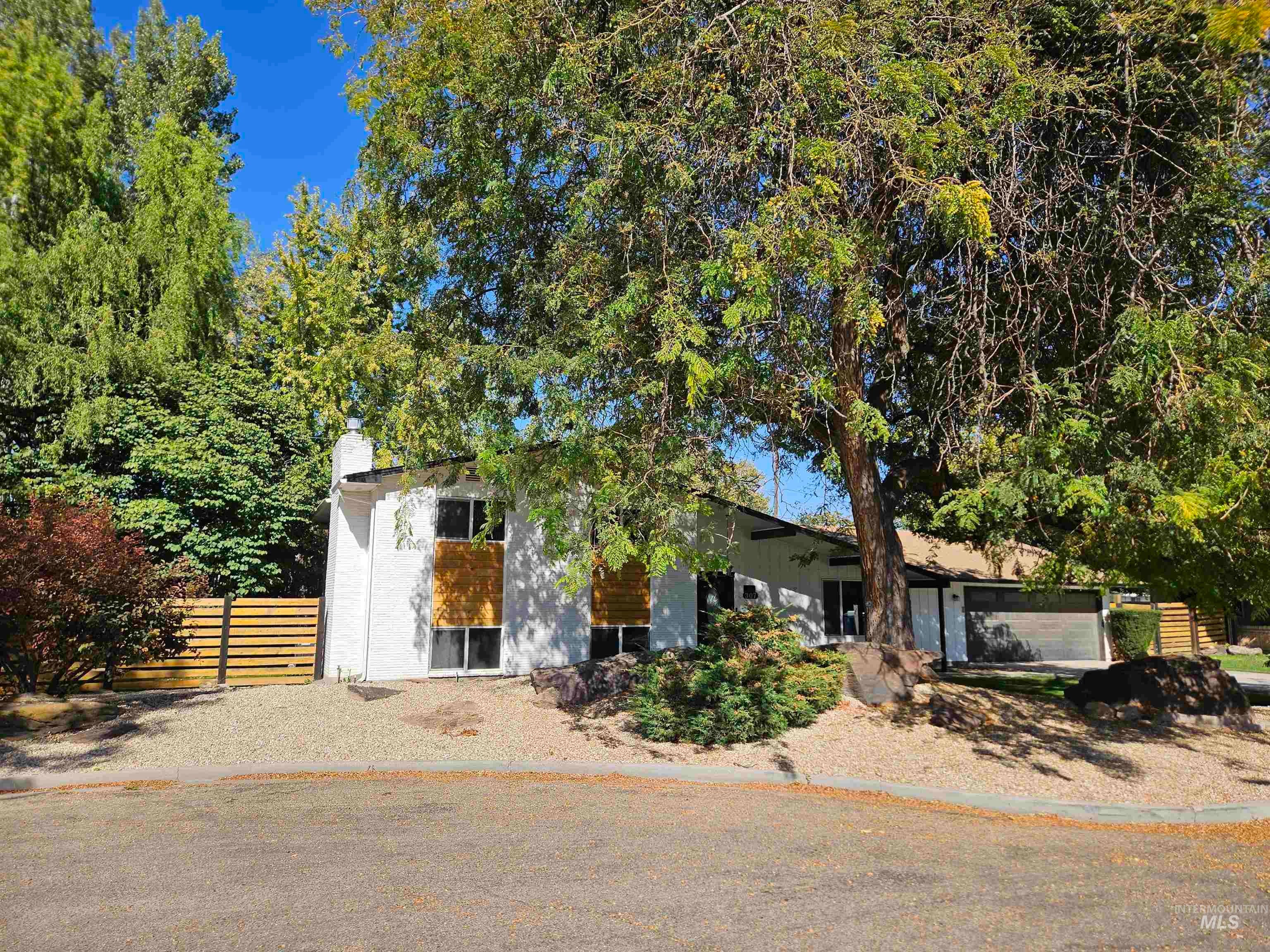 307 Windsor Dr