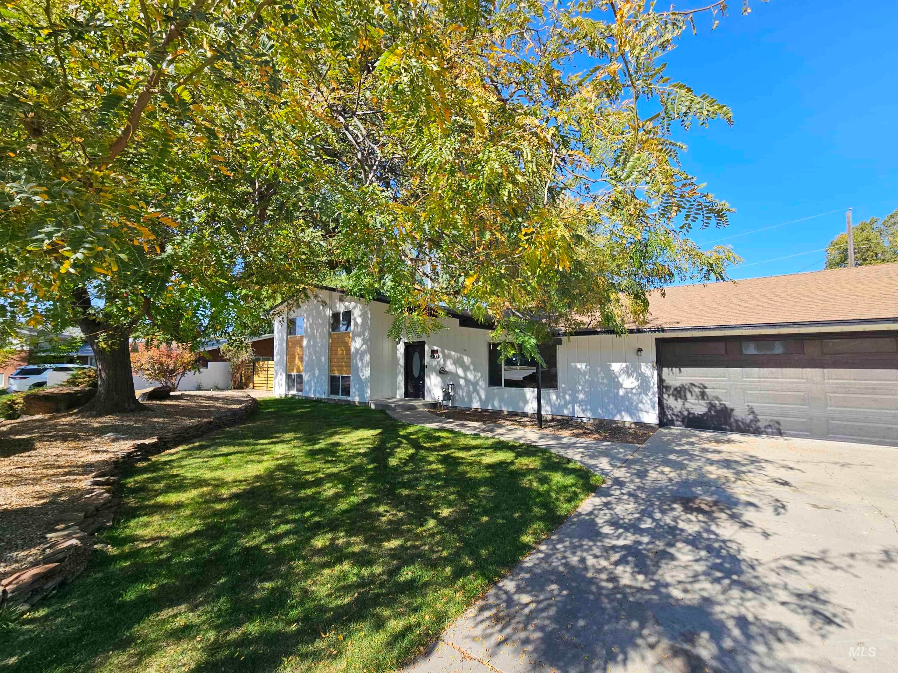 307 Windsor Dr