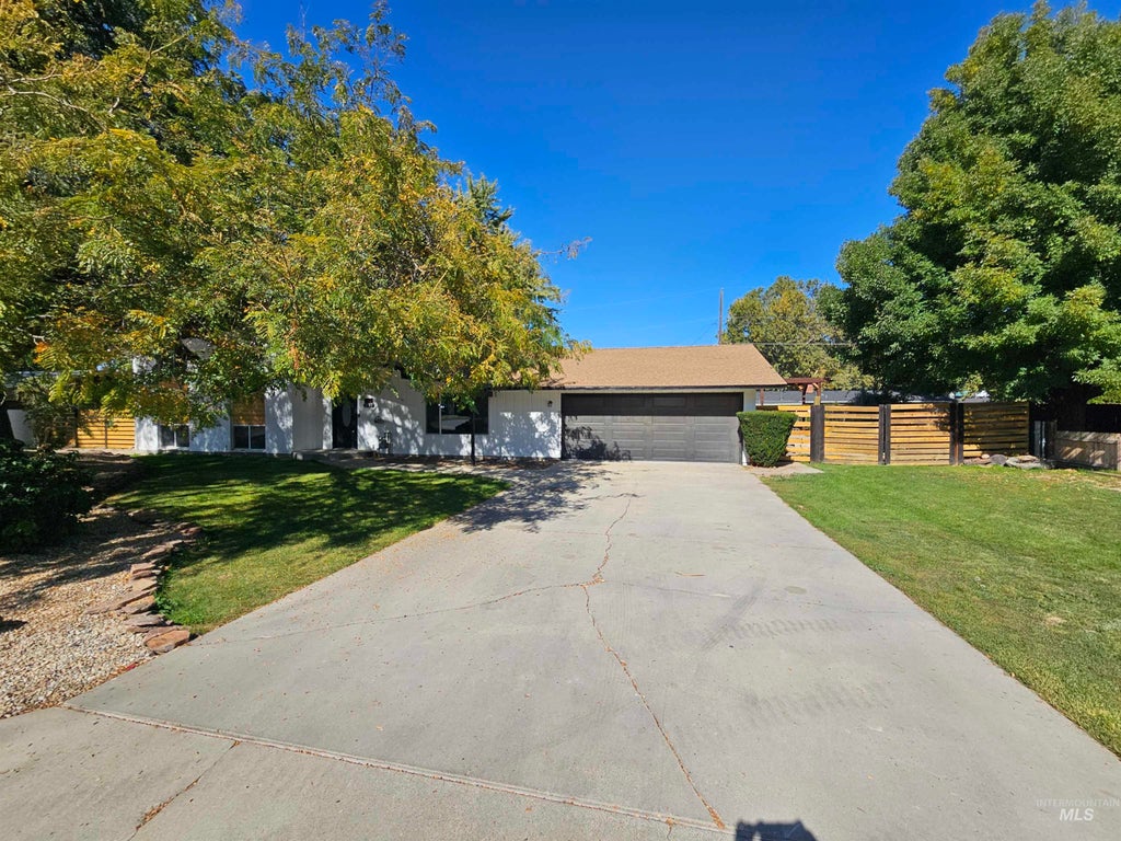 Photo of 307 Windsor Dr, Caldwell, ID 83605 (MLS # 99003415)