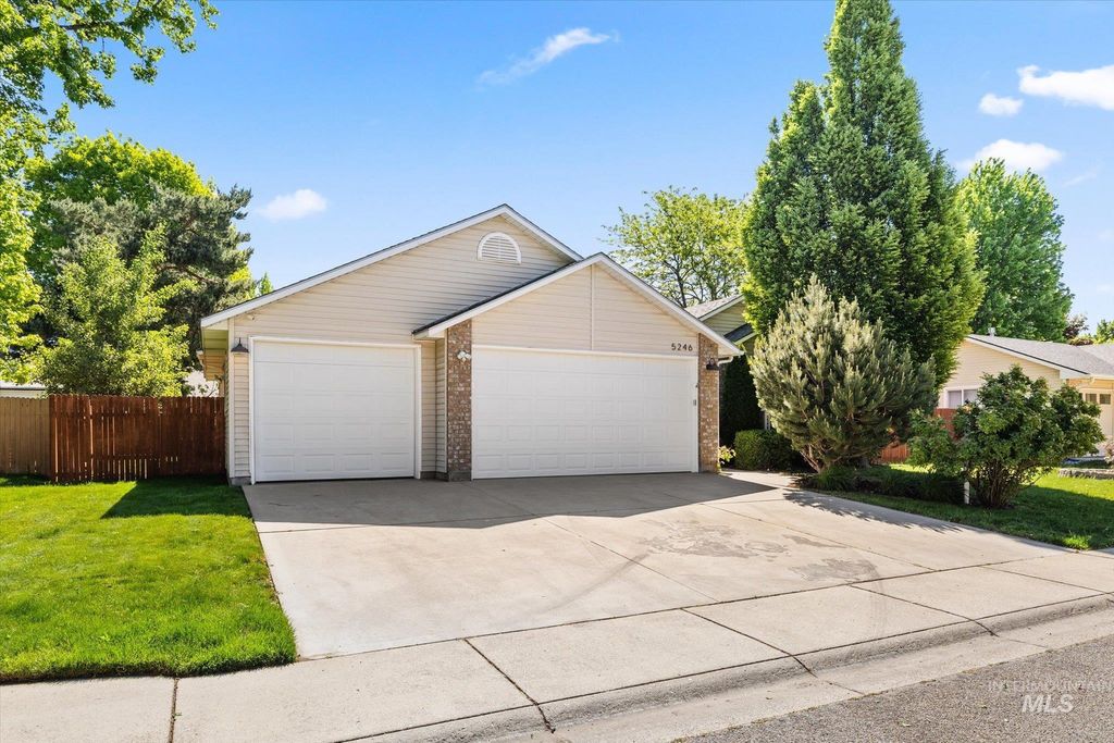 Photo of 5246 N Hertford Way, Boise, ID 83714 (MLS # 98986586)