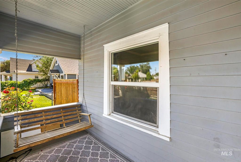 Photo of 520 E 2nd Ave, Twin Falls, ID 83301 (MLS # 98959032)