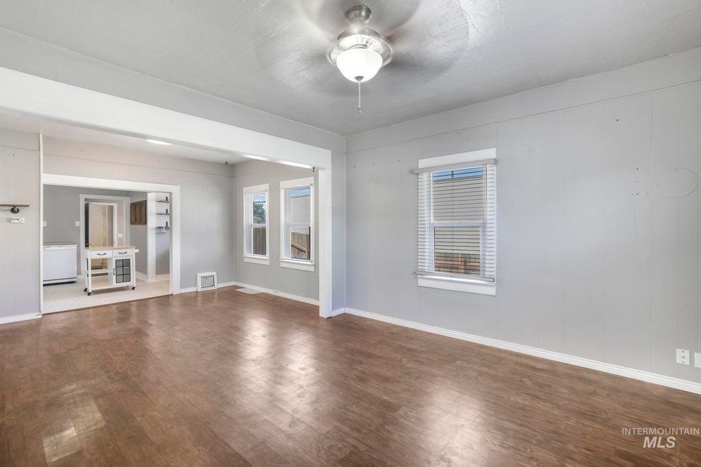 Photo of 520 E 2nd Ave, Twin Falls, ID 83301 (MLS # 98959032)