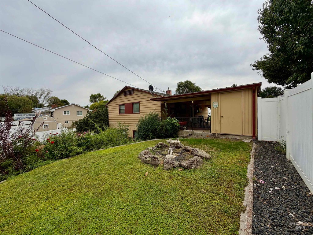 Photo of 2419 9th Ave, Lewiston, ID 83501 (MLS # 99000875)
