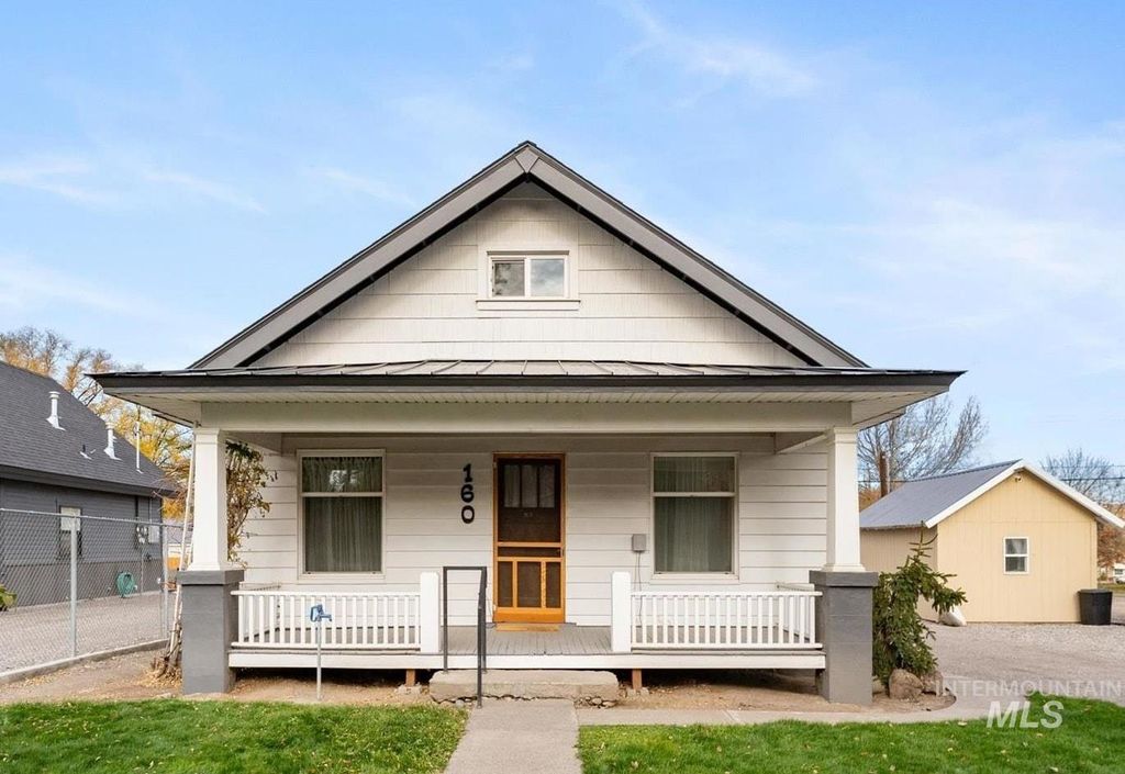 Photo of 160 W Arthur Ave, Glenns Ferry, ID 83623 (MLS # 98968905)