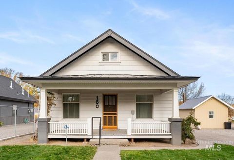 Photo of 160 E Arthur Ave, Glenns Ferry, ID 83623 (MLS # 98968905)
