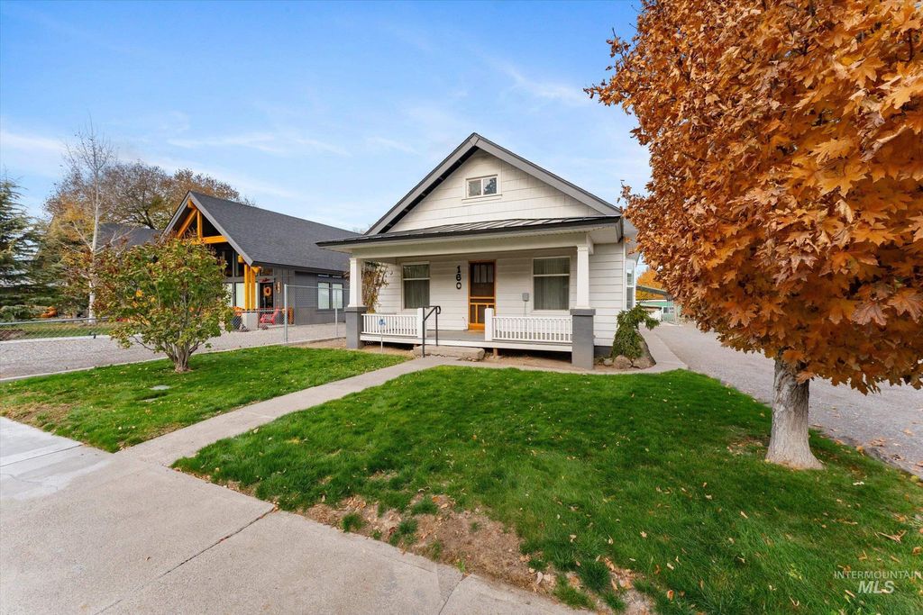 Photo of 160 W Arthur Ave, Glenns Ferry, ID 83623 (MLS # 98968905)