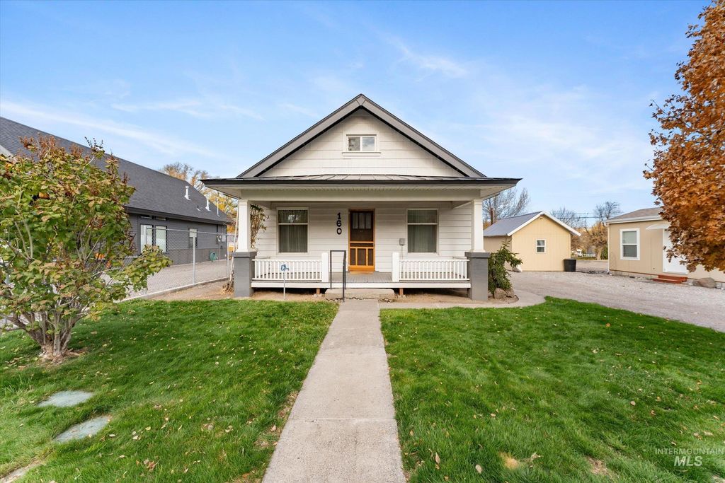 Photo of 160 W Arthur Ave, Glenns Ferry, ID 83623 (MLS # 98968905)