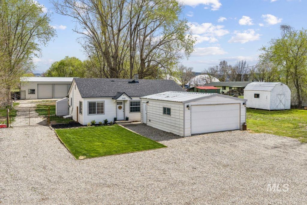 Photo of 948 S Mill Road, Emmett, ID 83617 (MLS # 98981196)