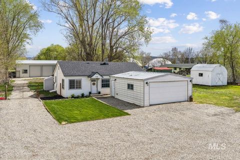 Photo of 948 S Mill Road, Emmett, ID 83617 (MLS # 98981196)