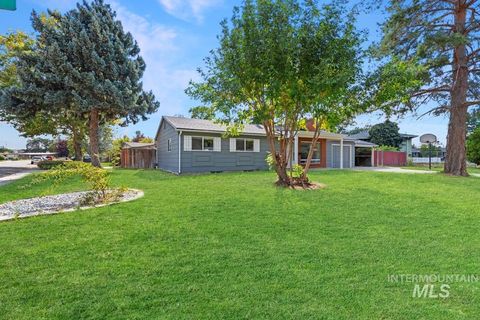 Photo of 1402 S Oaklawn Dr, Boise, ID 83709 (MLS # 98963687)
