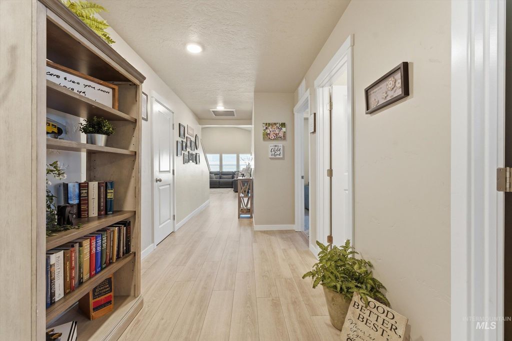 Photo of 3789 S Walnut Ridge Way, Nampa, ID 83686 (MLS # 98986393)