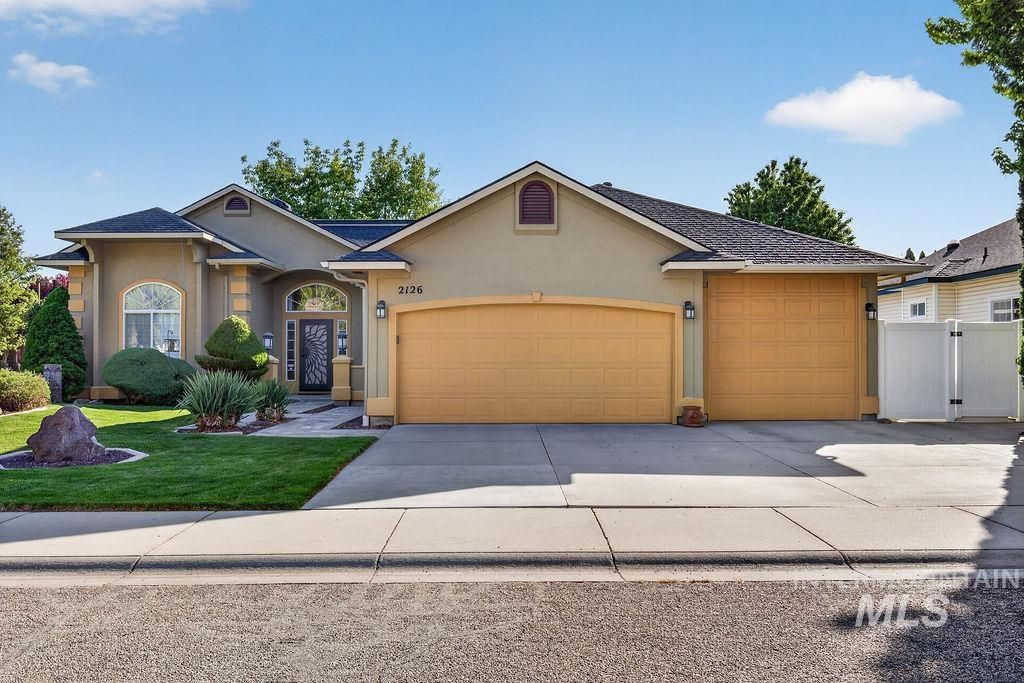 Photo of 2126 S Weimaraner Way, Meridian, ID 83642 (MLS # 98986304)