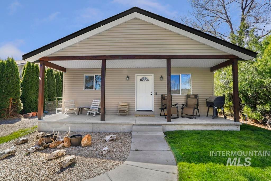 Photo of 525 Michigan St, Gooding, ID 83330 (MLS # 98983925)