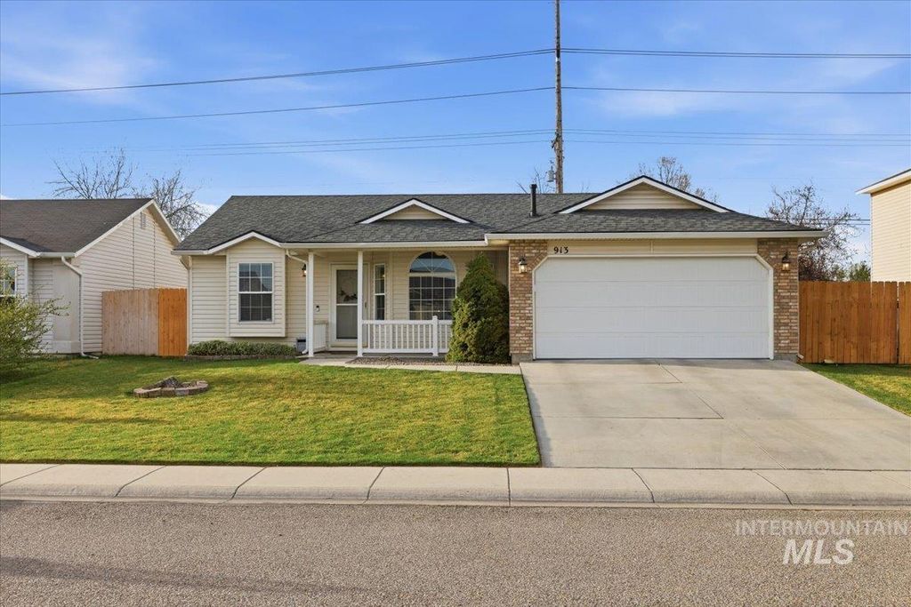 Photo of 913 W Oakmont Ave, Nampa, ID 83686 (MLS # 98978774)