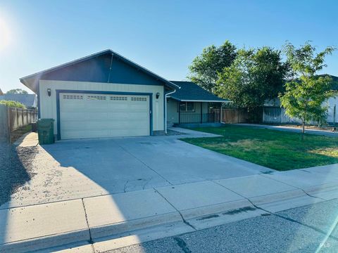 Photo of 840 Sierra St, Vale, OR 97918 (MLS # 98955524)