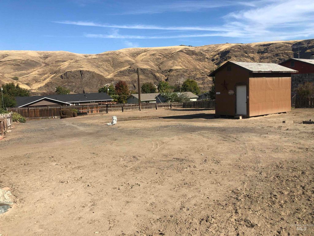 Photo of 323 Hays St, Asotin, WA 99402 (MLS # 98964313)