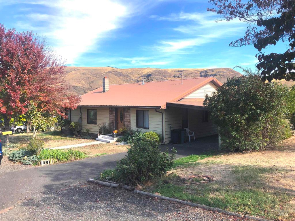 Photo of 323 Hays St, Asotin, WA 99402 (MLS # 98964313)
