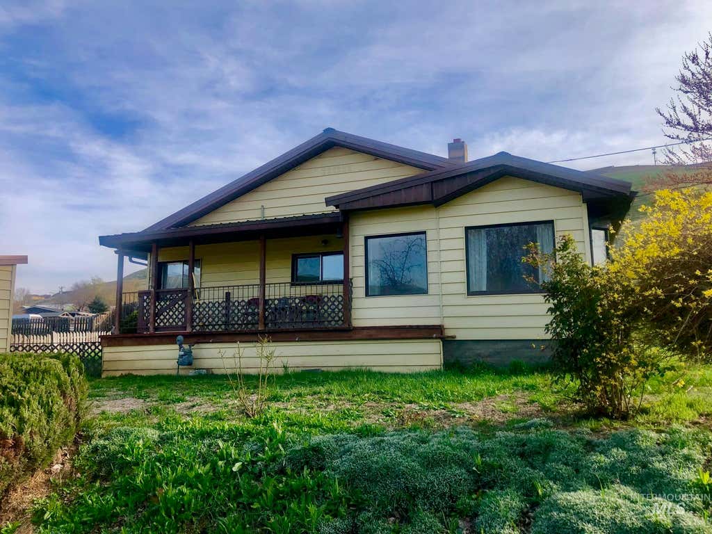 Photo of 323 Hays St, Asotin, WA 99402 (MLS # 98964313)
