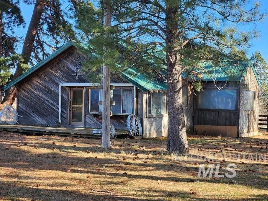 Photo of 62637 Dry Creek Lane, Summerville, OR 97876 (MLS # 98974211)