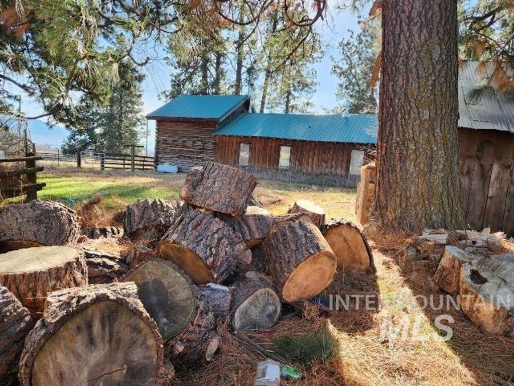 Photo of 62637 Dry Creek Lane, Summerville, OR 97876 (MLS # 98974211)