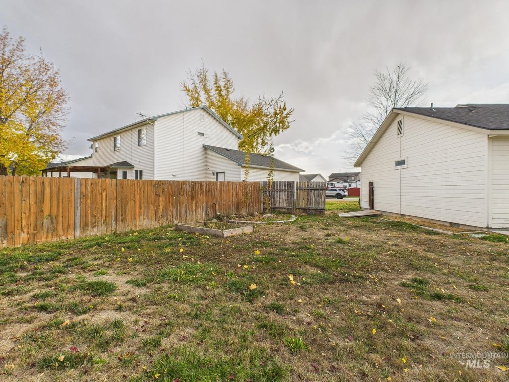 Photo of 640 Teton Dr, Nampa, ID 83686 (MLS # 98968528)