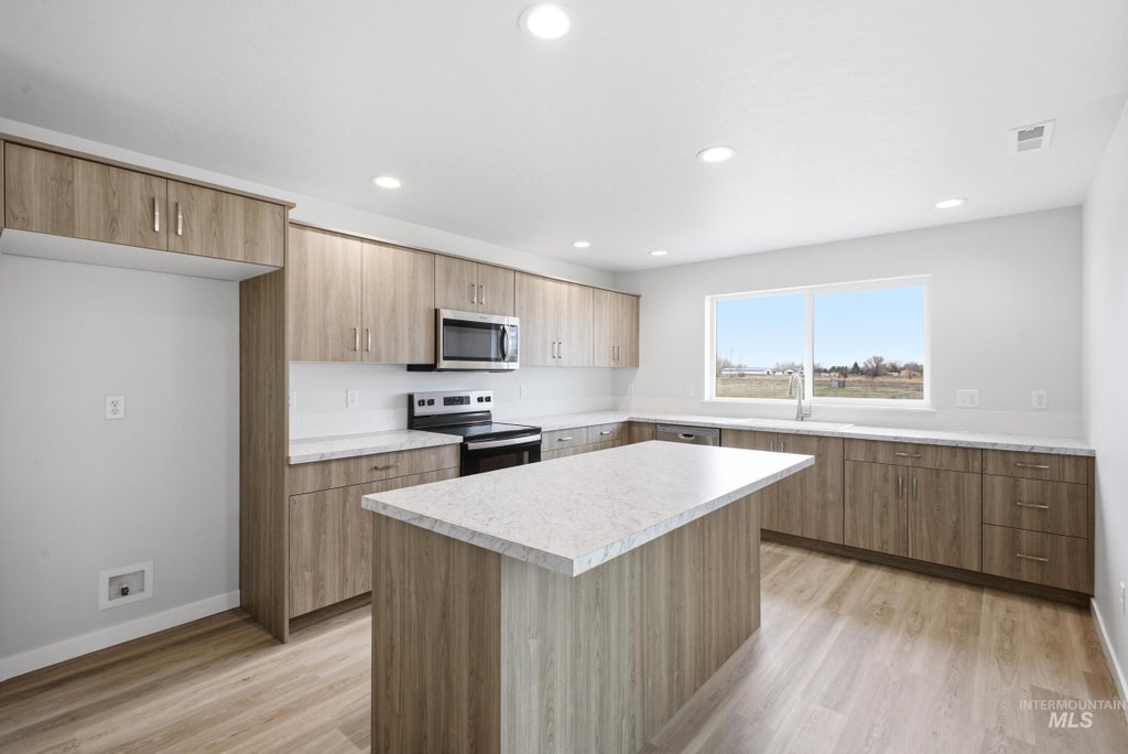 Photo of 3516 E Jamestown Dr, Nampa, ID 83686 (MLS # 98992080)