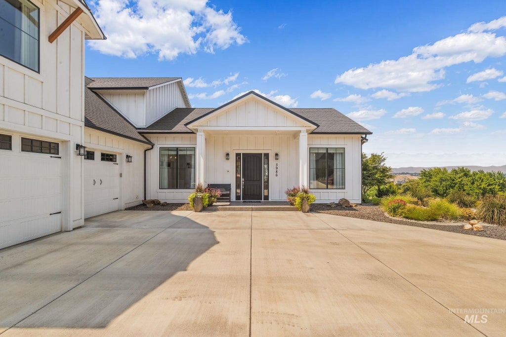Photo of 3986 Foothills Drive, Lewiston, ID 83501 (MLS # 98996344)