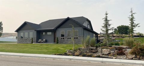Photo of 2420 Vista Avenue, Payette, ID 83661 (MLS # 98962175)