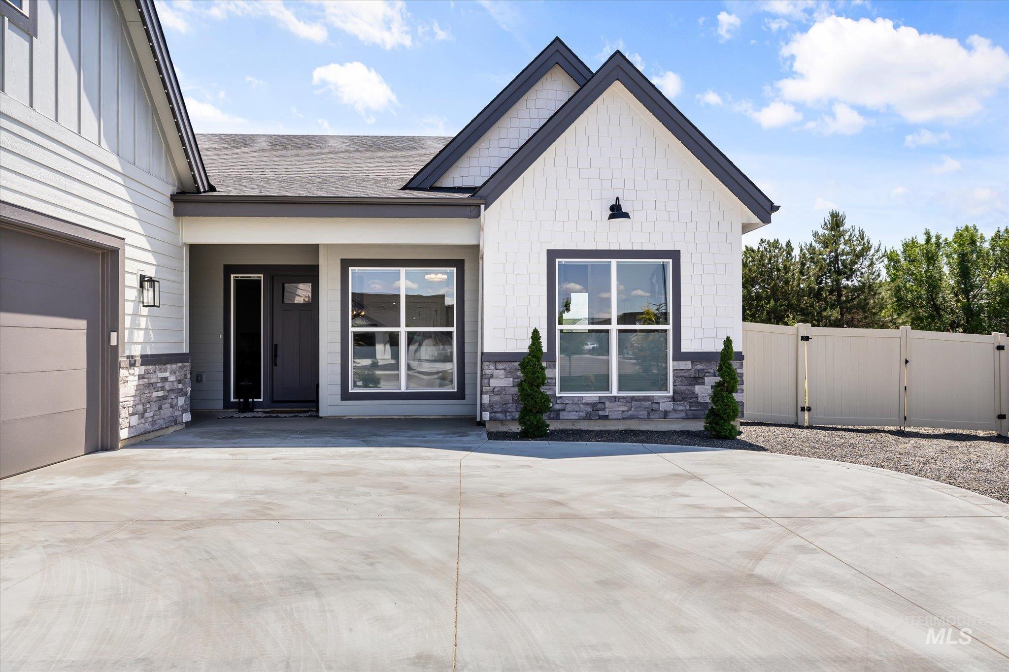 413 W Moray Street