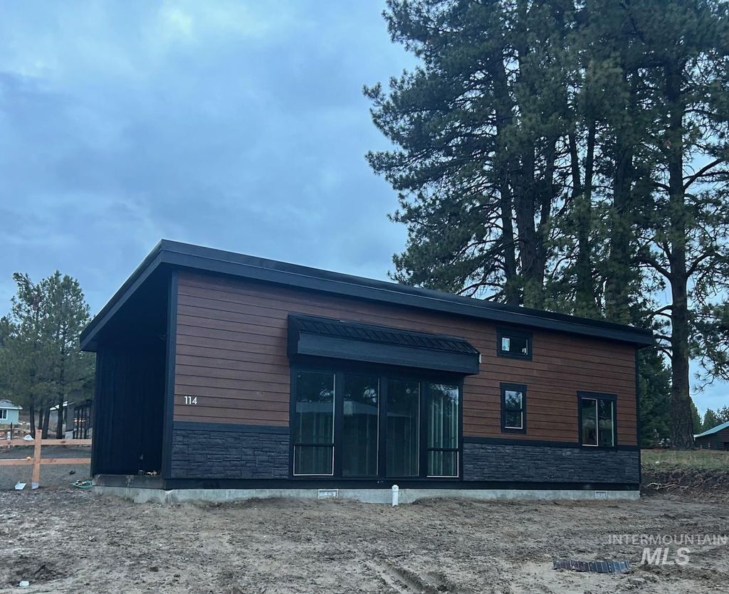 Photo of 114 Raven Loop, Cascade, ID 83611 (MLS # 98978261)