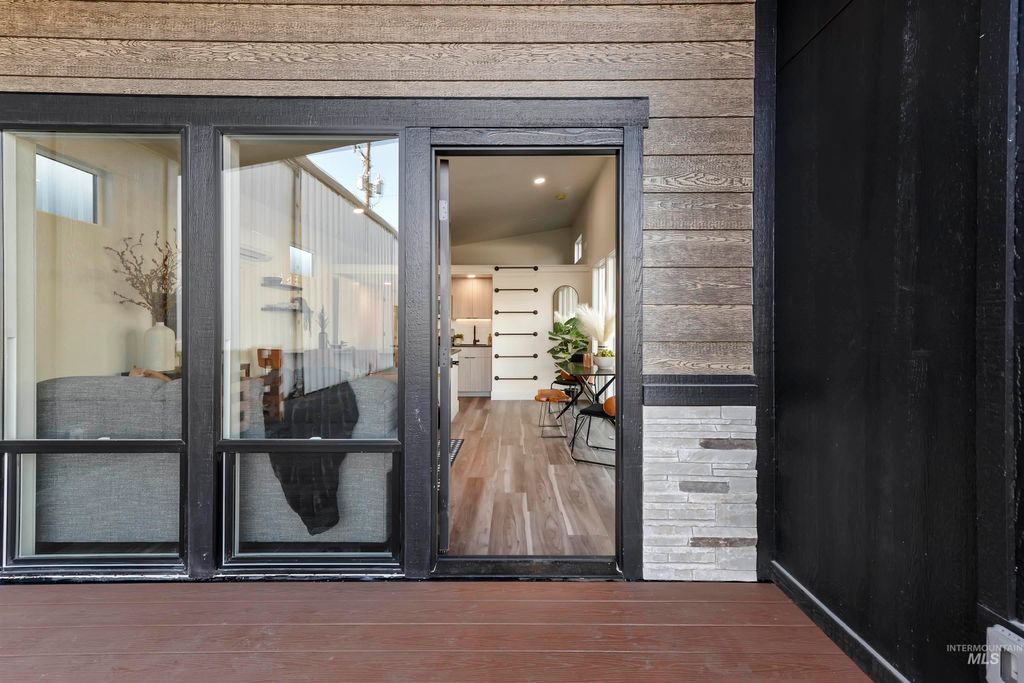 Photo of 114 Raven Loop, Cascade, ID 83611 (MLS # 98978261)