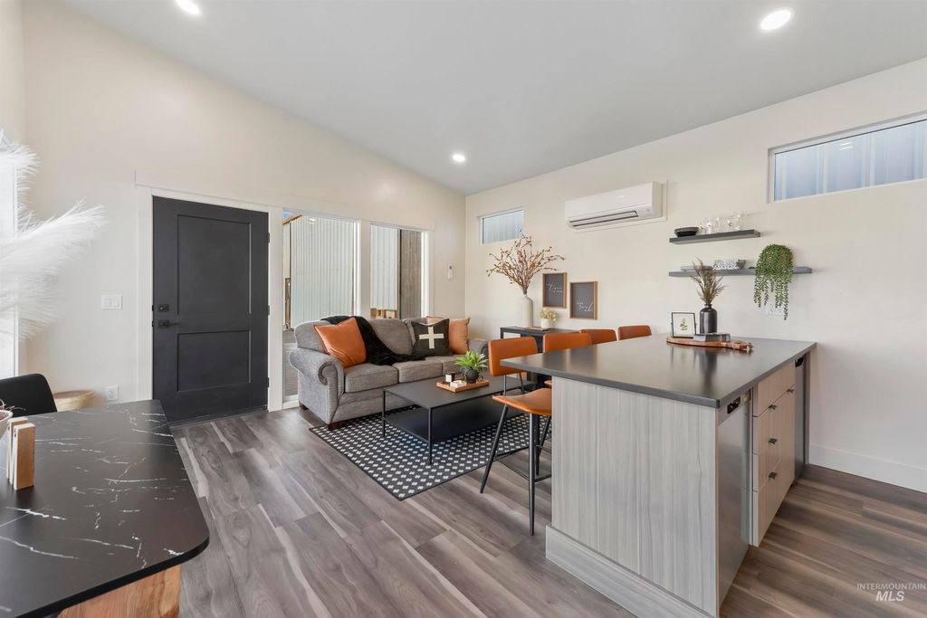 Photo of 114 Raven Loop, Cascade, ID 83611 (MLS # 98978261)