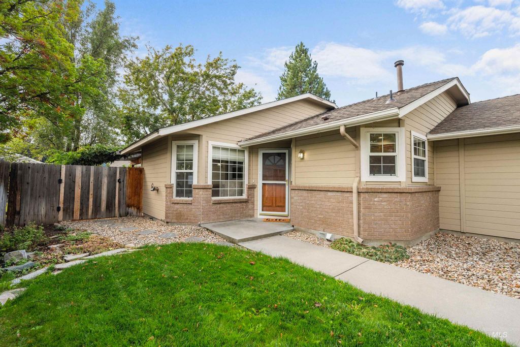 Photo of 5053 W Bloom Street, Boise, ID 83703 (MLS # 98964940)