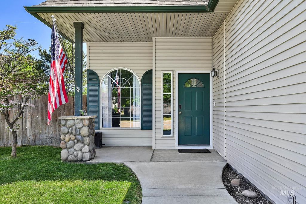 Photo of 7729 Prism Ct, Nampa, ID 83687 (MLS # 98987823)