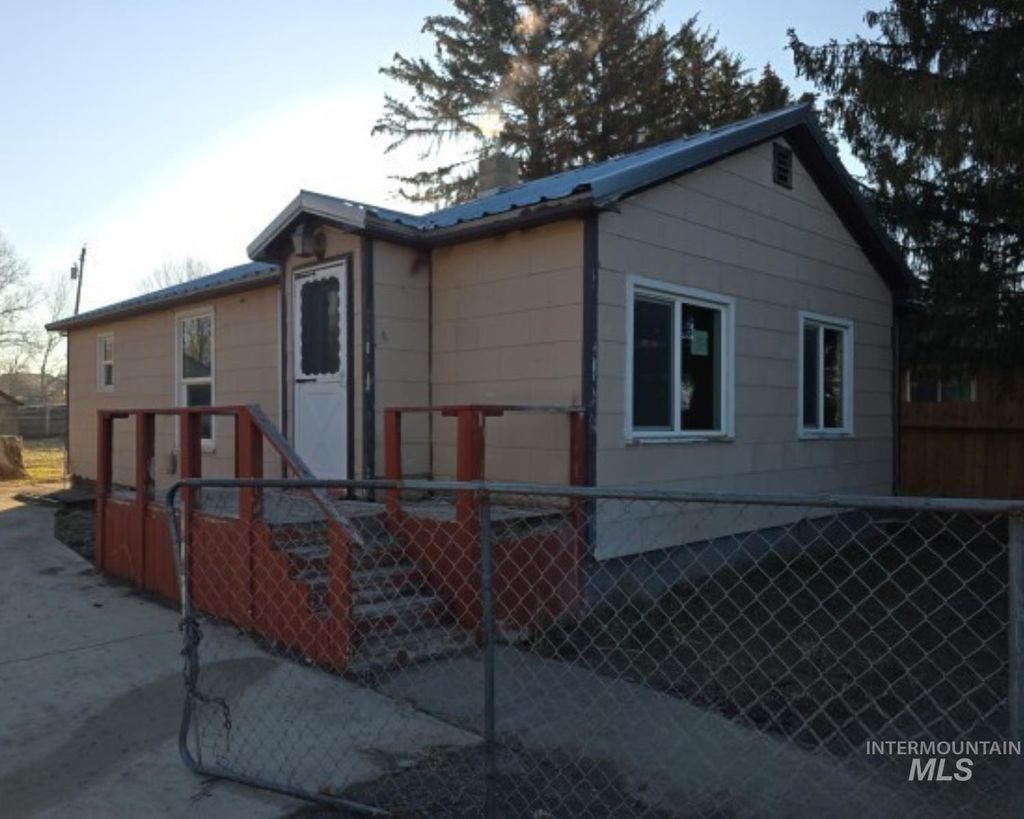 Photo of 620 S Fillmore St, Jerome, ID 83338 (MLS # 98977306)