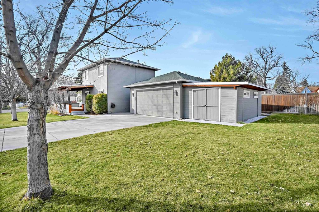 Photo of 742 E State St, Boise, ID 83712 (MLS # 98974012)