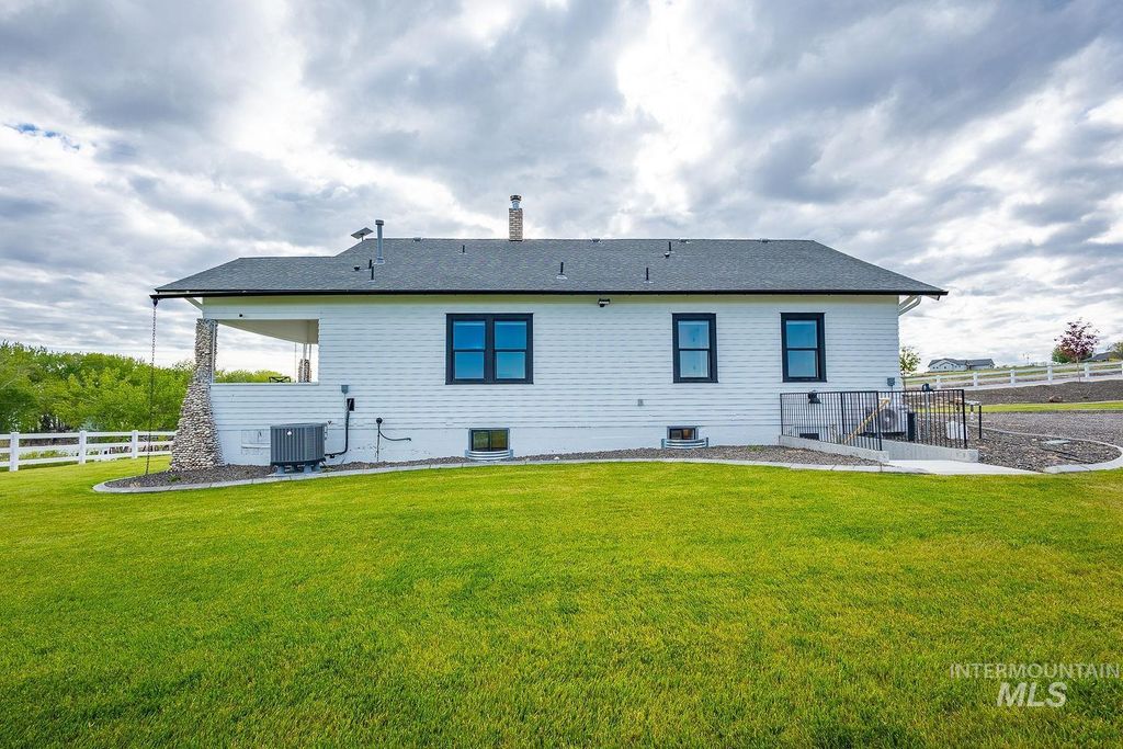 Photo of 11171 Pump Rd, Nampa, ID 83686 (MLS # 98984055)