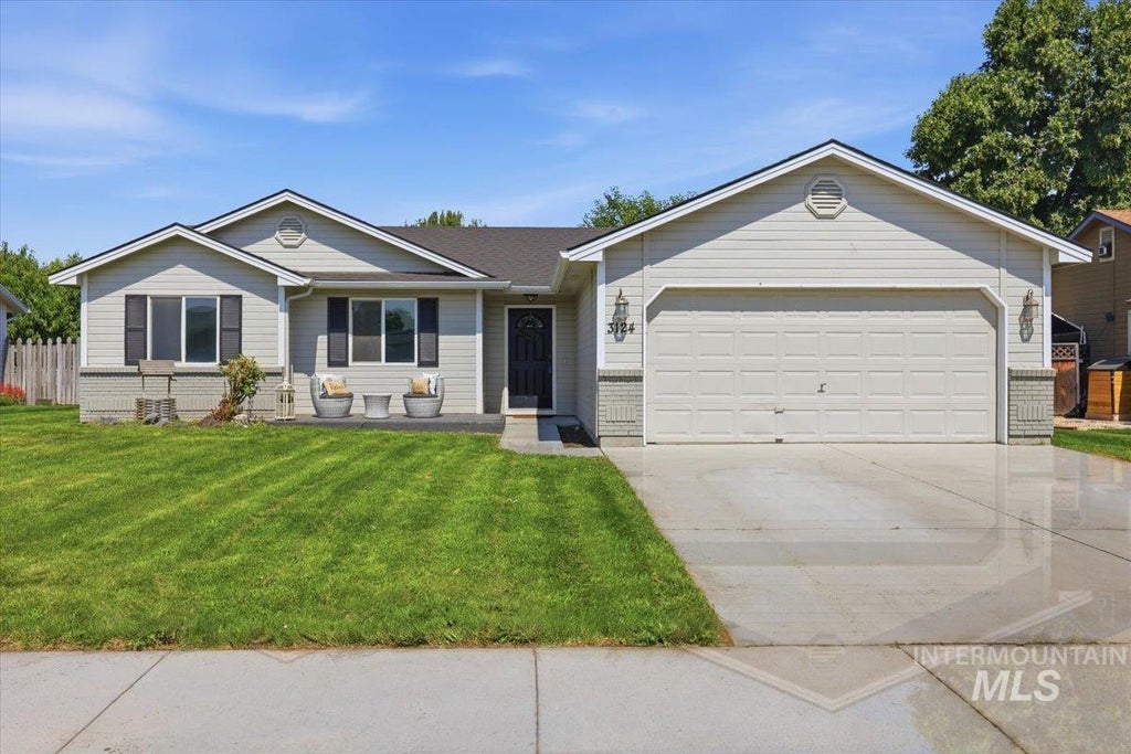 Photo of 3124 Parkview Way, Nampa, ID 83687 (MLS # 98997920)