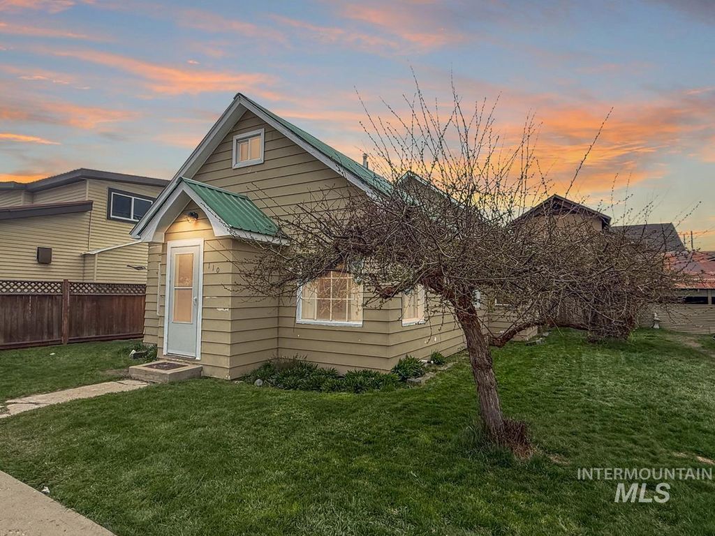 Photo of 110 W Market Street, Cascade, ID 83611 (MLS # 98983226)