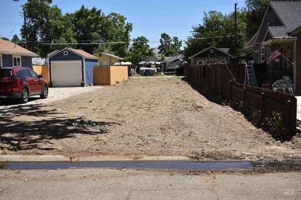 1810 S HERVEY ST, BOISE, ID 83705 - Image cdcff47d8e664b739988efabe249493e/22612954